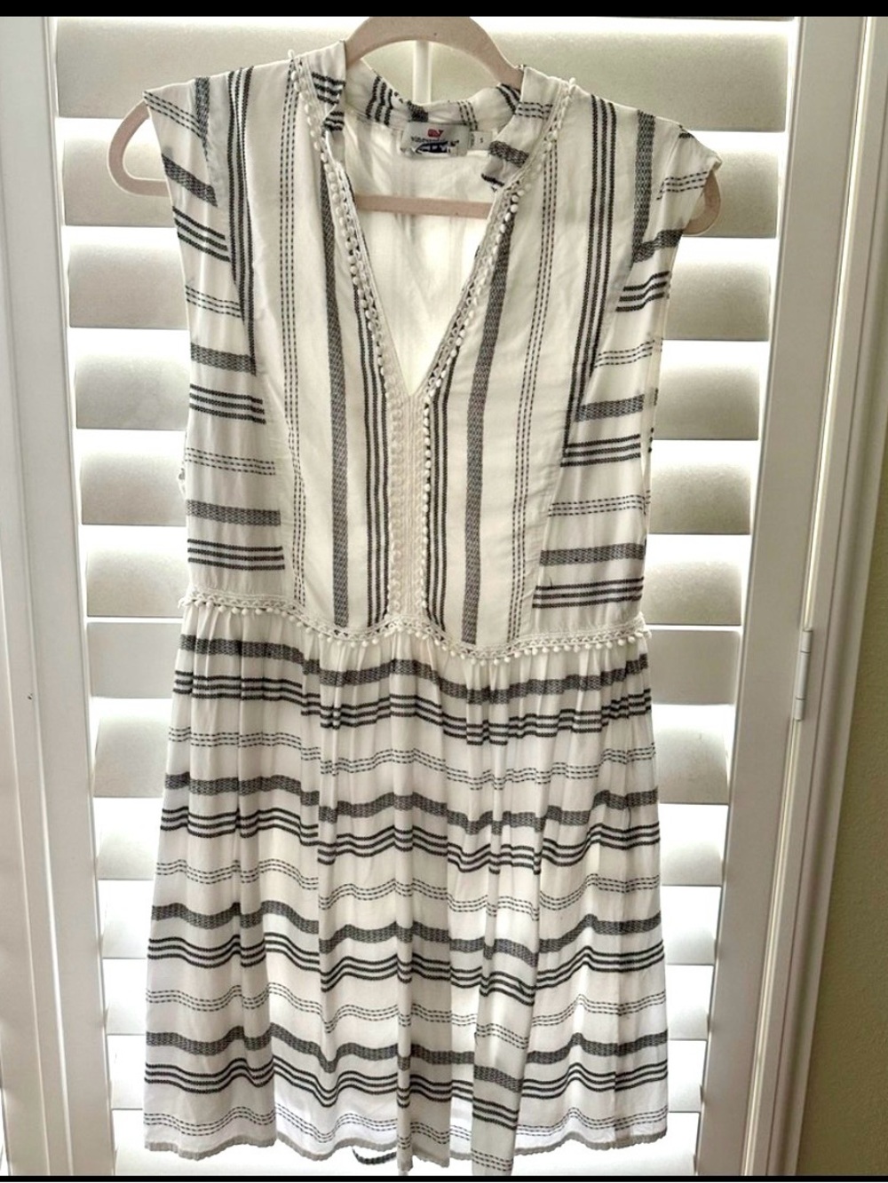 Vineyard Vines White and Black Striped Dress, made in Italy 🇮🇹